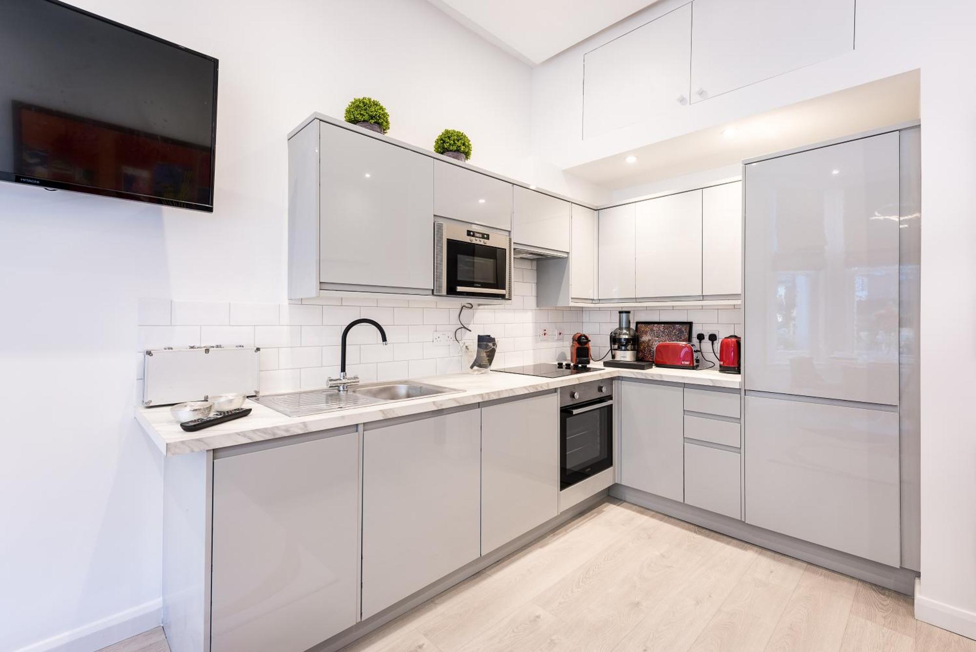 Casa Italia Near Kings Road In Chelsea With Wifi & Washing Machine Appartamento