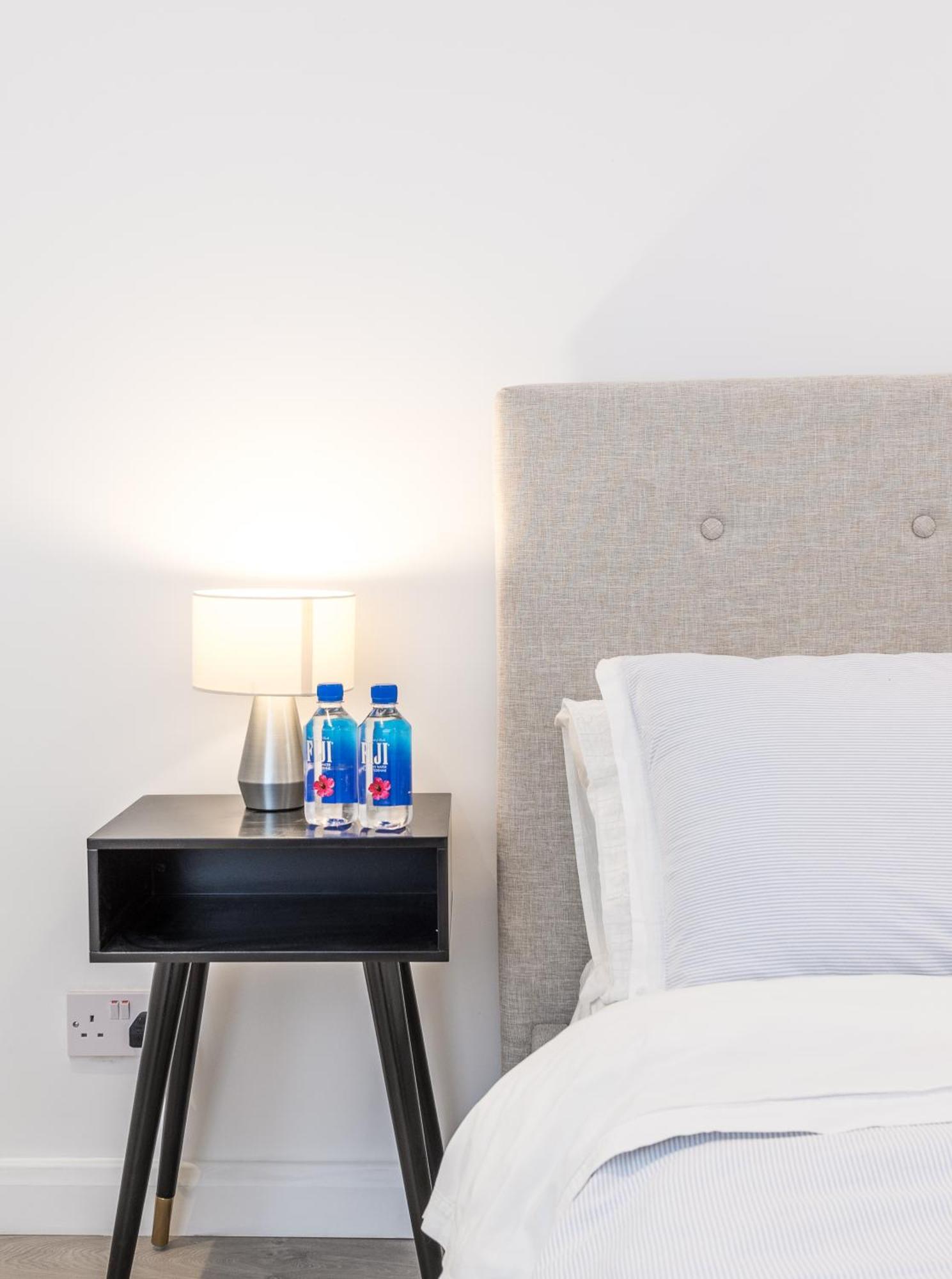 Casa Italia Near Kings Road In Chelsea With Wifi & Washing Machine Appartamento